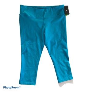Nike | Women’s Legend 2.0 Tights Poly Capri
